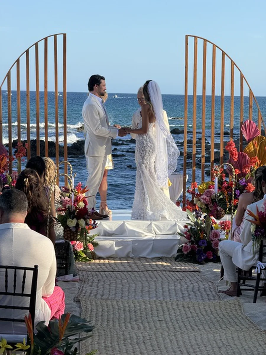 Ceremony under a modern arch